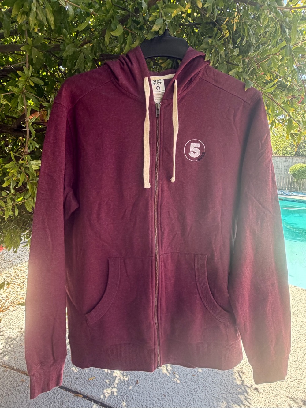District Men’s Zip-Up Hoodie in Burgundy with Cream Drawstrings gently used L
